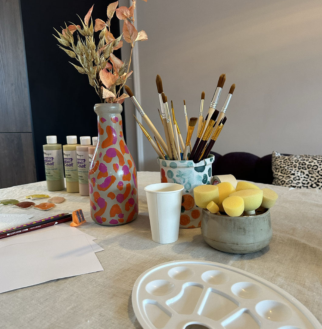 Workshop: keramiek schilderen bij Nyumba