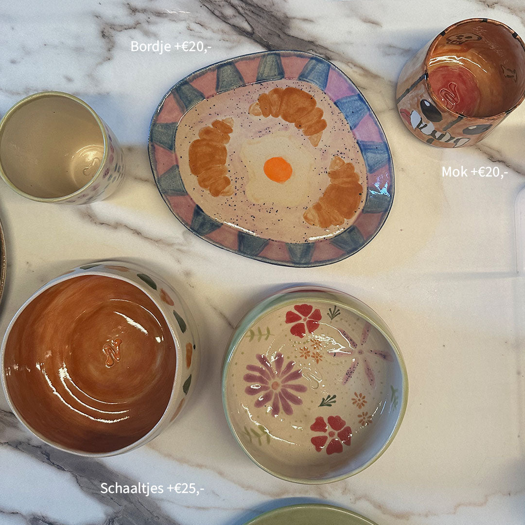 Workshop: keramiek schilderen bij Nyumba