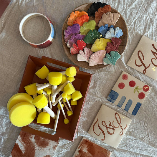 Workshop: keramiek schilderen bij Nyumba